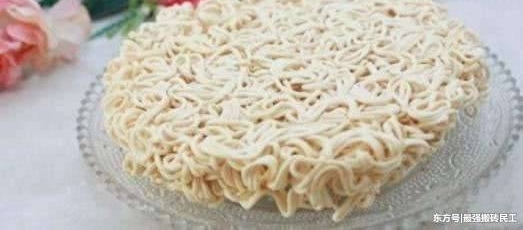 为什么方便面不做成直的,全都是弯的呢?今天总算知道了