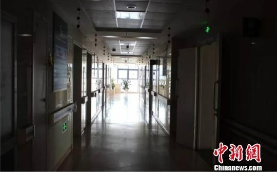孕妇车上产子 的哥超速救人被免于处罚