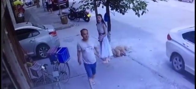 嚣张!少女街头被陌生人调戏,斥责后又遭掌掴