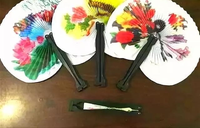 ר���ں����˵�ͯ����䣬�����������Ӱ�ӣ�