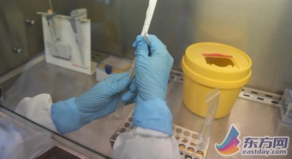 上海三所高校启用HIV尿检包自动售卖机 3到5天后可自助查询结果