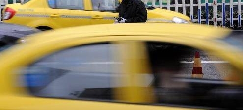 全国最猛的重庆出租车,司机个个都是赛车手,乘客被吓哭!