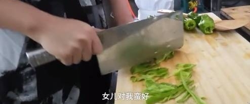 ʵ�������90��Ů�����۵��׸��״��ۣ�͵͵Ϊ�����͹�