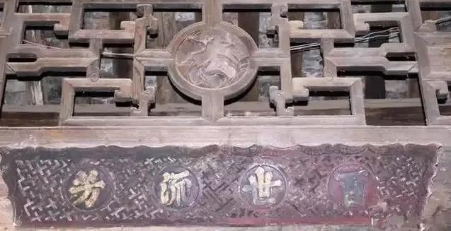 老汉独居30年,命不久矣才知住了一辈子的老屋竟是天价金丝楠!