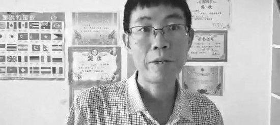 衡阳一父亲患上肝硬化却为引导孩子写作,把 42 年来的高考作文都写过一遍