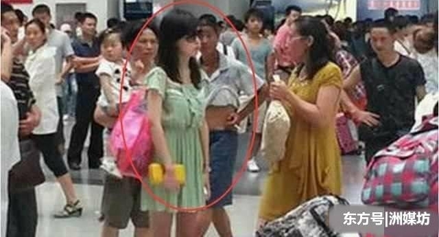 聚会上遇前女友, 酒劲上头令其后悔不及, 男子跪地: 原谅我