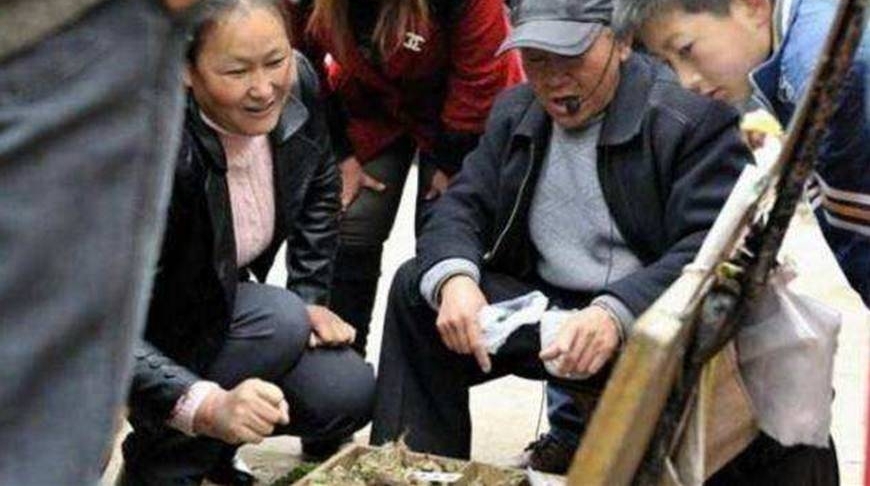 在集市上,农民看到这几样最好别买,买就上当了,不少人都吃过亏