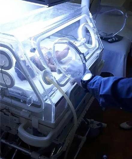 巴西新生女婴被亲人活埋 8小时后出土奇迹生还