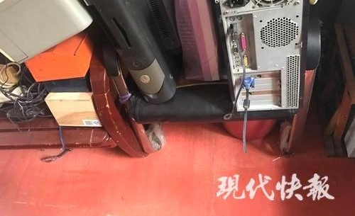 �Ͼ�һС��������ͻȻ����ҵ����զ��֪ͨ����