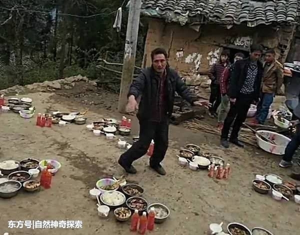 ũ������ϵľ�ϯ�����ڣ����гԷ�ʱ���ö���˲�䶼ɵ��
