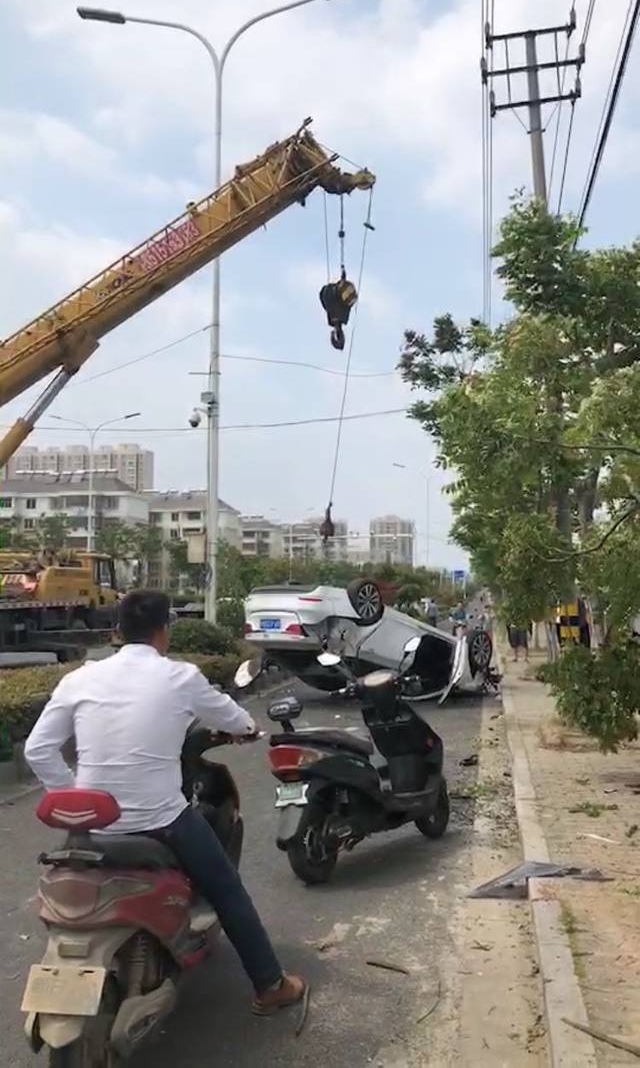 ô�û꣡����һС���ſڣ������ɹ��̻������������е���