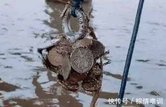 ���ӵ���ʱ����������ˮ�У����������ϵĶ��������ӱ�ʾ�����ϰ�