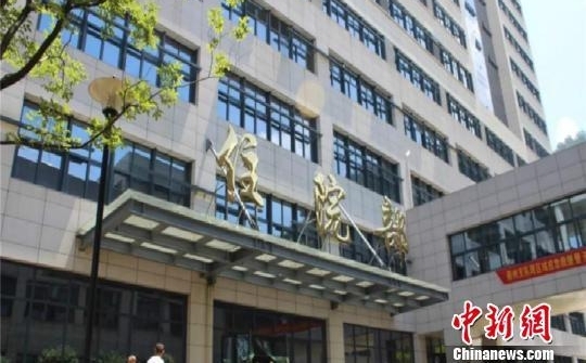 孕妇车上产子 的哥超速救人被免于处罚