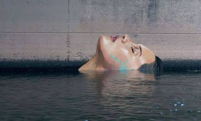 在冰川上画画,就问你牛不牛···