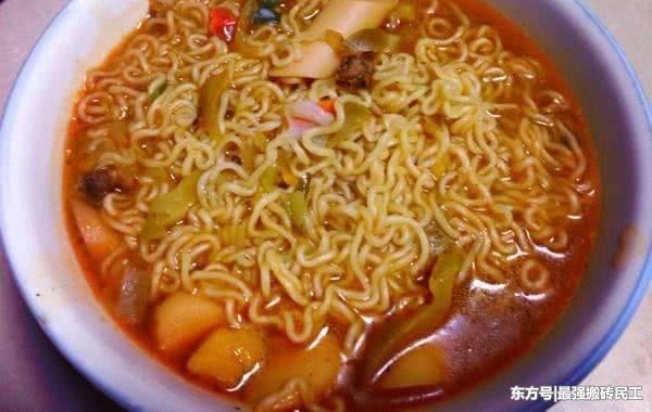 为什么方便面不做成直的,全都是弯的呢?今天总算知道了