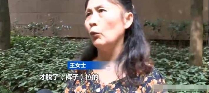 女子憋坏了在大巴车内当场解决,司机扬言不跪下磕头不准走