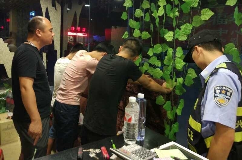 南宁小伙餐厅约见“女网友”,一顿吃了上万元,警察来了小伙懵了……