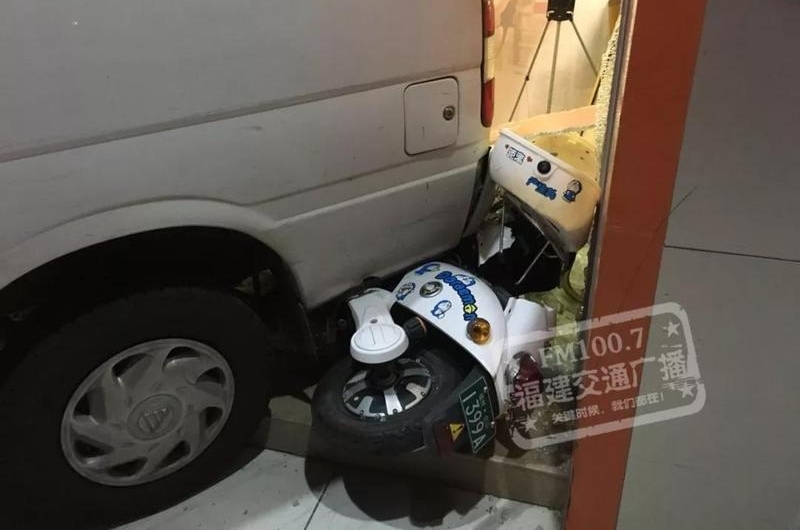 ���ŵ�ɲ��������һ����ײ����ų�����У�