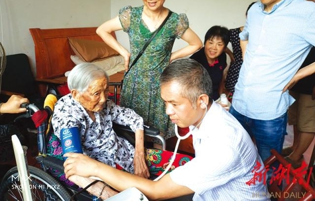 11年前接受心梗手术,年过百岁的她仍旧乐活