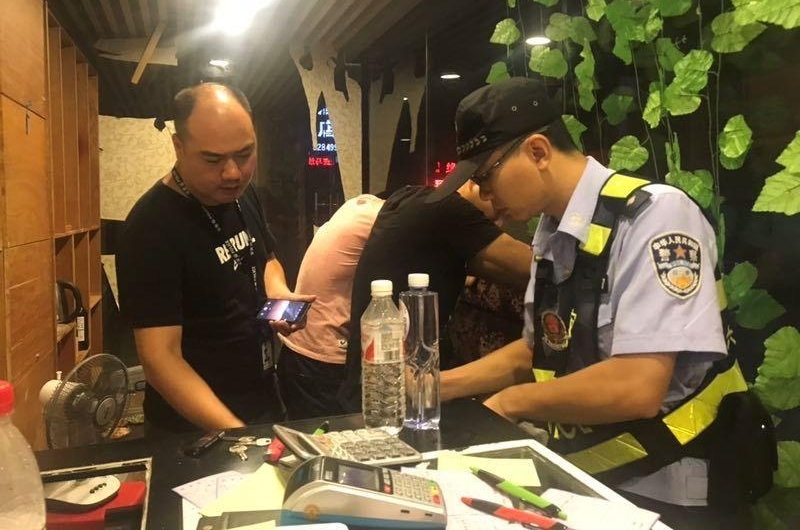 南宁小伙餐厅约见“女网友”,一顿吃了上万元,警察来了小伙懵了……