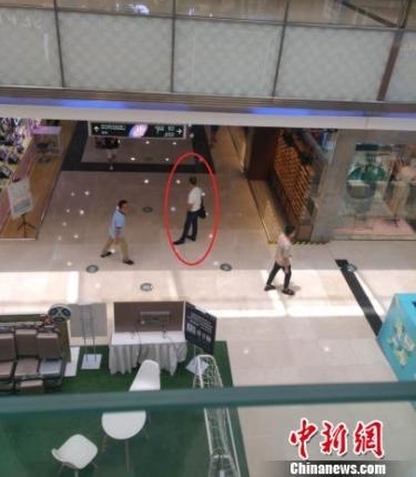 缉毒女警与男毒犯商场相撞 嗅出异香查获麻果2000多颗