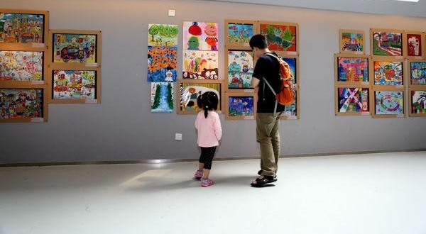海峡两岸少儿美术大展成都开展 两岸四地少儿以画会友逐梦未来