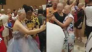 求真周刊:尼姑结婚众姐妹庆贺?母亲把孩子罩凳下打牌?