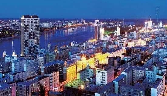 �й�����˹��Ů���ĳ��У�Ϊ���ö���˹�����ѣ�������ɫͨ����