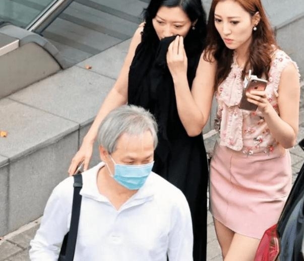 26��۽��66�긻�̣�����������ͬ�У����ѣ�˭�Ǹ������ţ�