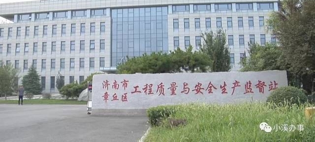 章丘一在建小区钢筋裸露 混凝土一碰就掉!这样的房子谁敢住?