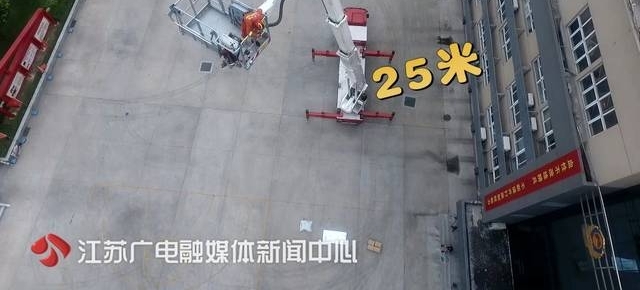 �߿����ﵽ���ж���£����Ǵ�8¥���˸����ϻ��裬�����ˡ���