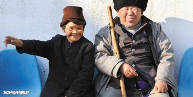 85岁老夫妻宁愿住山洞与虫鼠为伴,也不愿在敬老院被人伺候