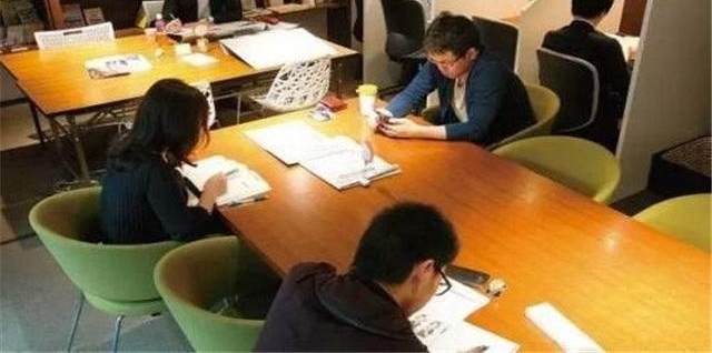 做新媒体人需要承受的两大烦恼,疲惫和孤独,巨大的压力自己顶
