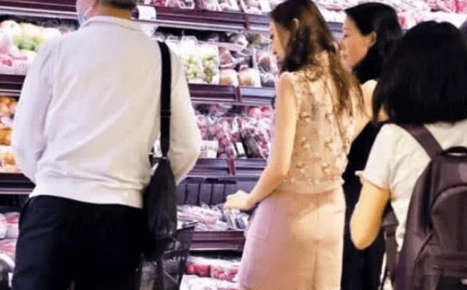26��۽��66�긻�̣�����������ͬ�У����ѣ�˭�Ǹ������ţ�