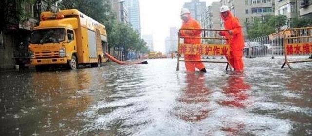 北京暴雨蓝色预警:多条山路塌方 部分公交停驶