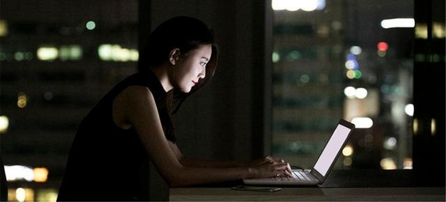做新媒体人需要承受的两大烦恼,疲惫和孤独,巨大的压力自己顶