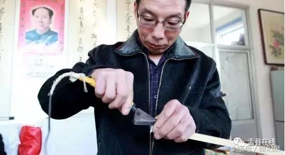 盂县秀水镇姜村书画装裱师姜守业:为书画做“嫁衣”