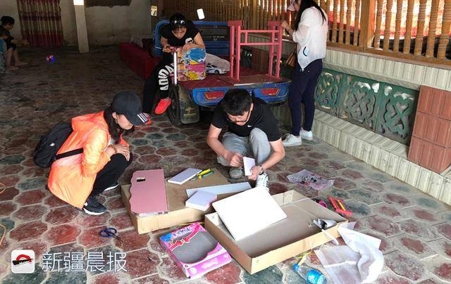 医务小姐姐烈日下“徒步”五公里 为亲戚家5岁孩子买书桌