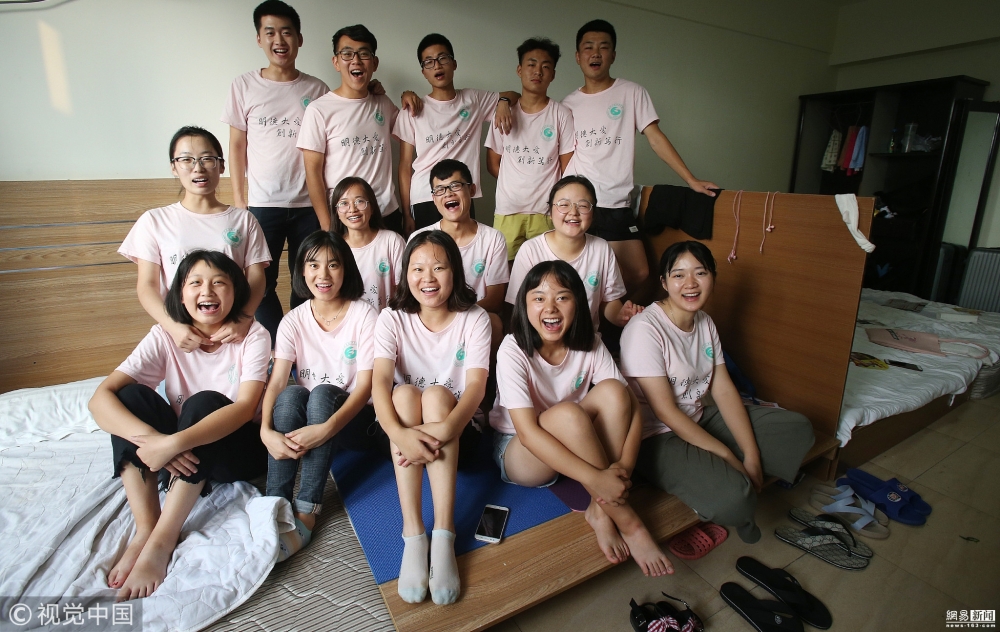 生存挑战!14名大学生住一间房被举报搞传销