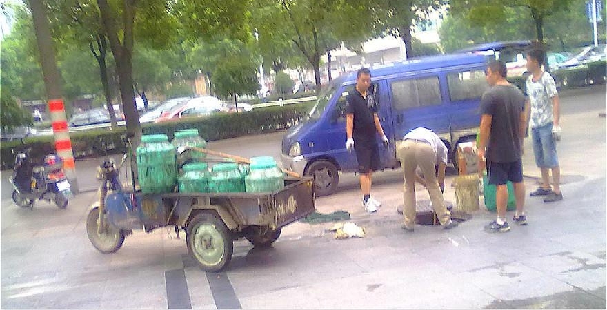 都说城市好,都往城市跑,城市人笑说:你能跑过房价吗