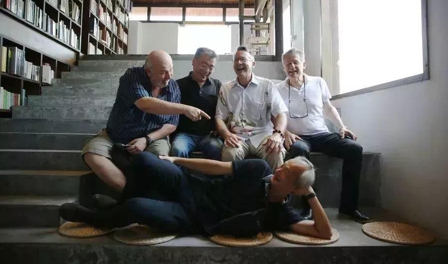 ��ˮ�ֻ��ˣ�9λ����һ���Ĵ�ʦ�������ǵ����ˡ���