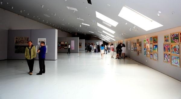 海峡两岸少儿美术大展成都开展 两岸四地少儿以画会友逐梦未来