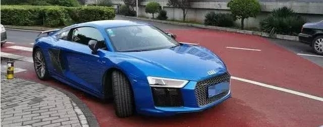 �й�����������Ů����������һλ����δ�飬����һ����һ������