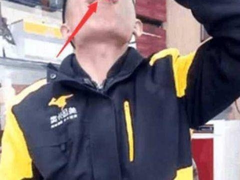 配酒生吞49条活泥鳅!男子直播26分钟后悲剧了
