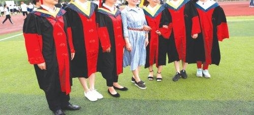 �������ѧ�����ղμӱ�ҵ�������Ǳ�ҵ�ˣ���