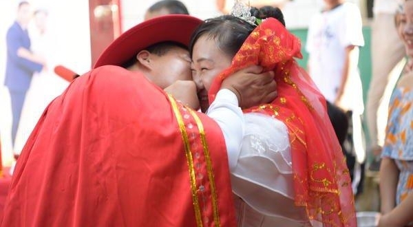 ����֮�ϣ�����˫��̥�ֵܣ�ͬ�컨��ӭȢ���û�