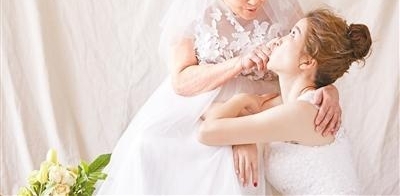 重庆妹子与81岁外婆合拍婚纱照