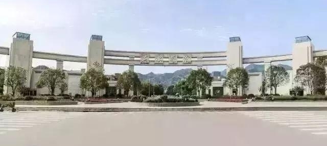 ��ˮ�ֻ��ˣ�9λ����һ���Ĵ�ʦ�������ǵ����ˡ���