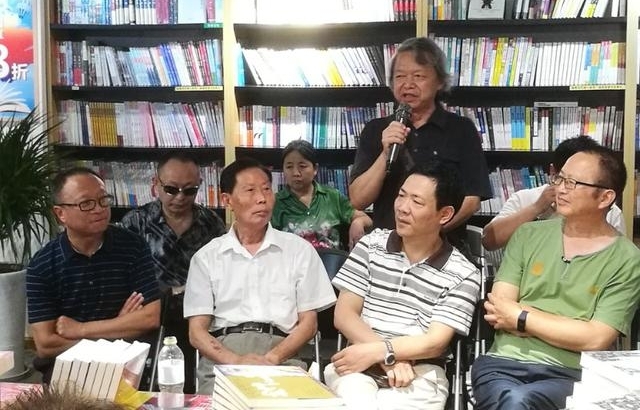 �����ٰ쳤ƪС˵�������⡷���������ߺ�ѩ������׷˼��