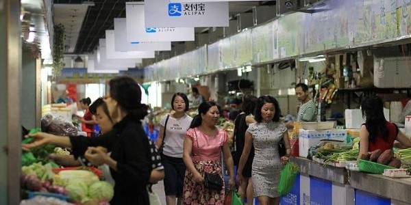 去年我国新增网民四千万,手机支付用户超五亿人